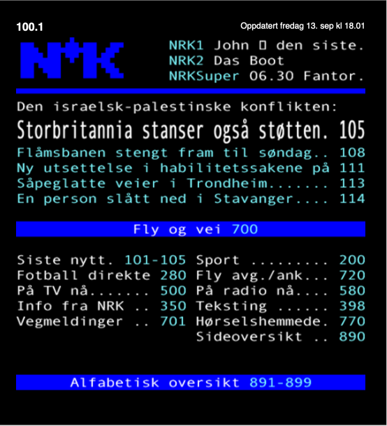 Et utsnitt fra NRKs Tekst-TV på web. Viser god, gammeldags tekst-TV med piksel-skrifttyper, tydelige blå farger og de siste nyhetene. Viser også nummeret til andre sider du kan besøke, som Siste nytt, Sport og Vegmeldinger.